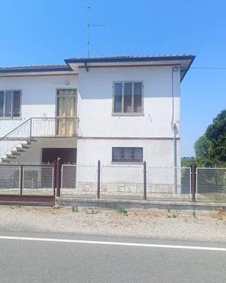 Villa di 150 m² con più di 5 locali e box auto a C