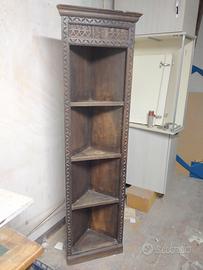 Angoliera in legno intagliata a mano vintage