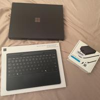 Microsoft Surface pro 13 l con tastiera e penna