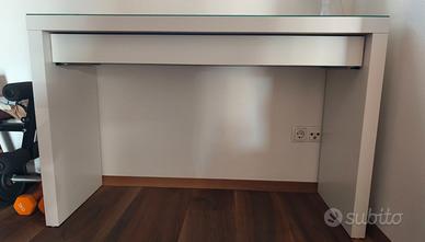 Scrivania/toletta malm