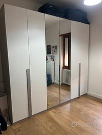 Mobile camera da letto con specchio