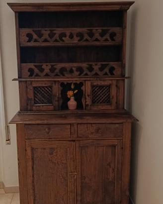 Credenza con piattaia 