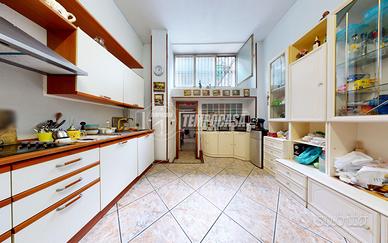 Ampio laboratorio di 150 mq con possibilità cambio