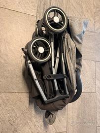 Passeggino omologato per aereo