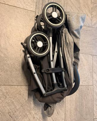 Passeggino omologato per aereo