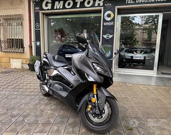 Yamaha TMAX 560 Tech max dark magma