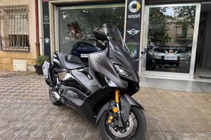 Yamaha TMAX 560 Tech max dark magma