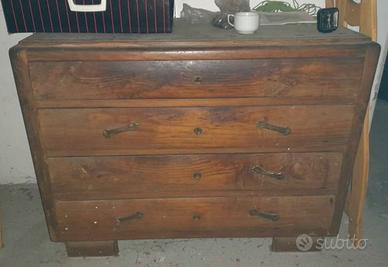 Mobili e oggetti vari per la casa