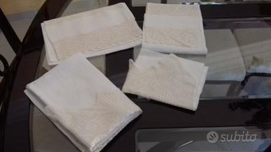 Corredo di tovaglie da bagno fatte a mano