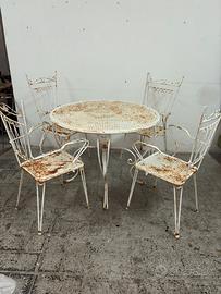 Tavolo e sedie in ferro