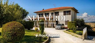 Villa di 307 m² con più di 5 locali e box auto a A