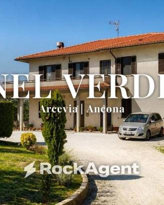 Villa di 307 m² con più di 5 locali e box auto a A