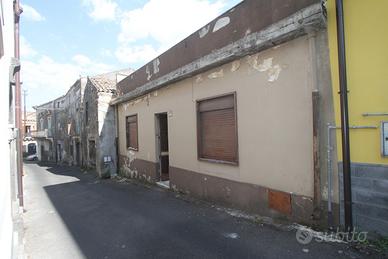 Unifamiliare con terrazzo e cortile