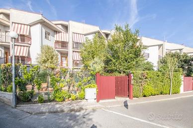 VILLA A SCHIERA CENTRALE A RIETI