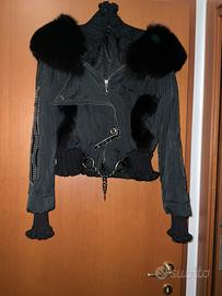 Giacca corta con collo di pelliccia