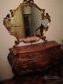 cassettone in legno massello scolpito