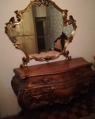 cassettone in legno massello scolpito