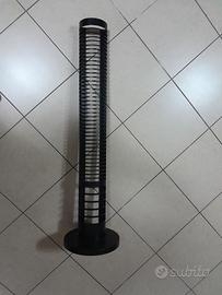 Porta CD a colonna di metallo nero