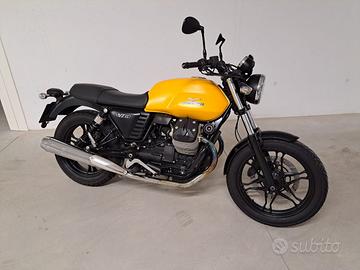Moto Guzzi V7 2016