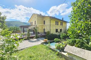 Villa Bifamiliare di mq 450 con terreno. UV/576