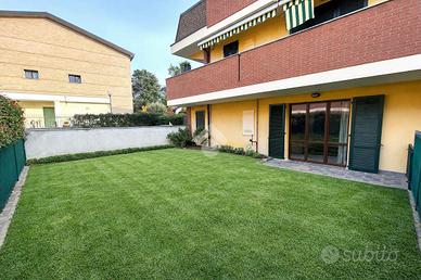 MONOLOCALE A CARNATE