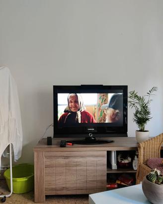 TV Samsung 32" LCD – con telecomando