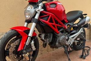 Ducati Monster 696