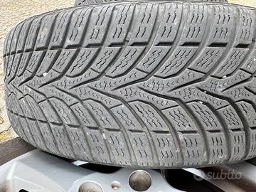 Cerchi in lega completi di gomme invernali