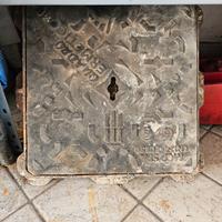 chiusino carrabile in ghisa: