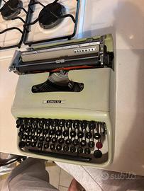 Macchina da scrivere olivetti lettera 22