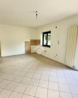 2 LOCALI A VOLPIANO