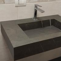 lavandino bagno con rubinetto 