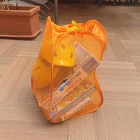 caschetti e giochi per bambini