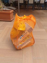 caschetti e giochi per bambini