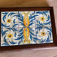 Vassoio in legno e ceramica