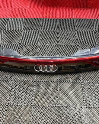 Fanale Posteriore Centrale LED Originale Audi Q8