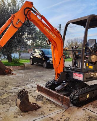 Miniescavatore DAEWOO 018VT 1300 ore, 18 quintali