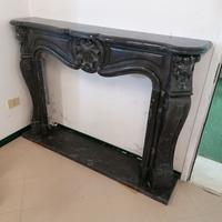 Cornice di camino in marmo nero scolpito cm. 150