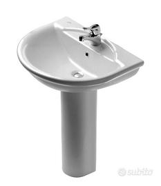  Lavandino a colonna con rubinetto e scarico