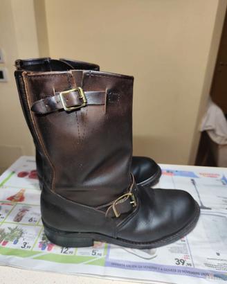 Storici stivali Walker in pelle ingrassata nera