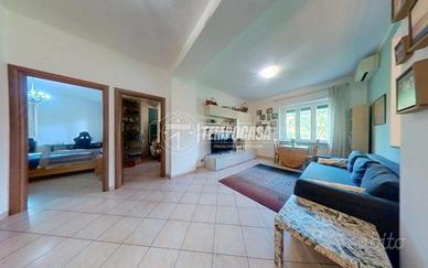 AMPIO QUADRILOCALE LUMINOSO