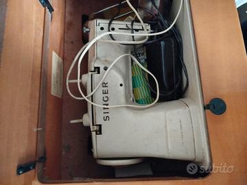 macchina Singer vintage con mobiletto 