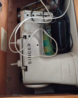 macchina Singer vintage con mobiletto 