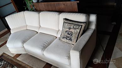 Divano con angolo componibile e sedute allungabii