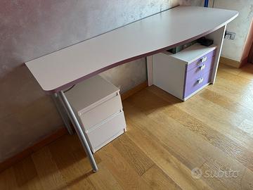 scrivania e 2 cassettiere