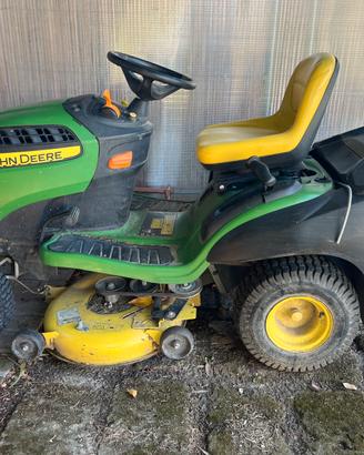 Trattorimo tosaerba John Deere