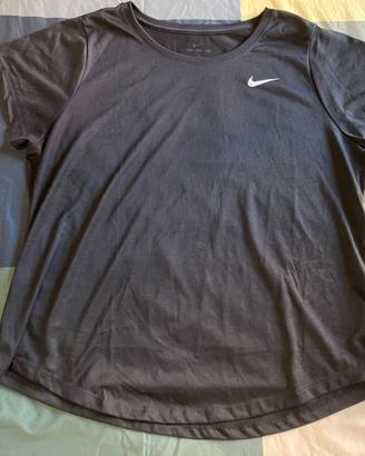 T-shirt tecnica Nike tagliaXL colore nero da donna