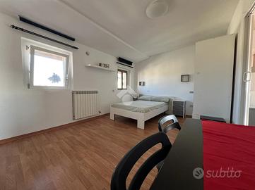 MONOLOCALE A CARUGATE