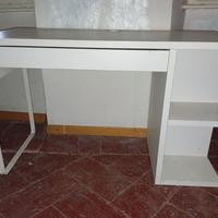 scrivania da studente. 