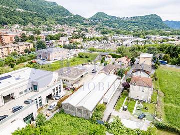 Immobile di 775 m² con 4 locali a Calolziocorte